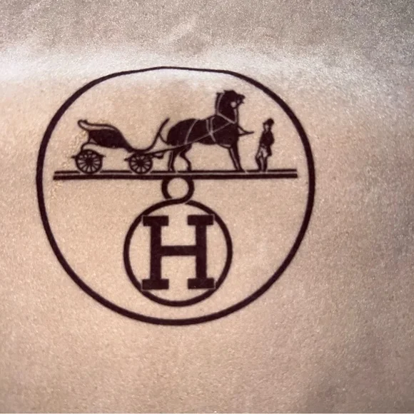 Hermes Extra Large Tan Velour Drawstring Dust Bag w/Brown Logo in the Middle - Picture 2 of 6